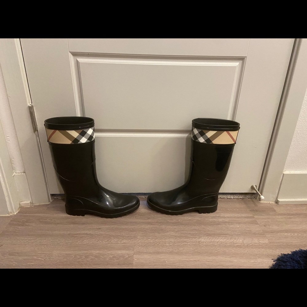 Real Burberry rain boots condition size 41